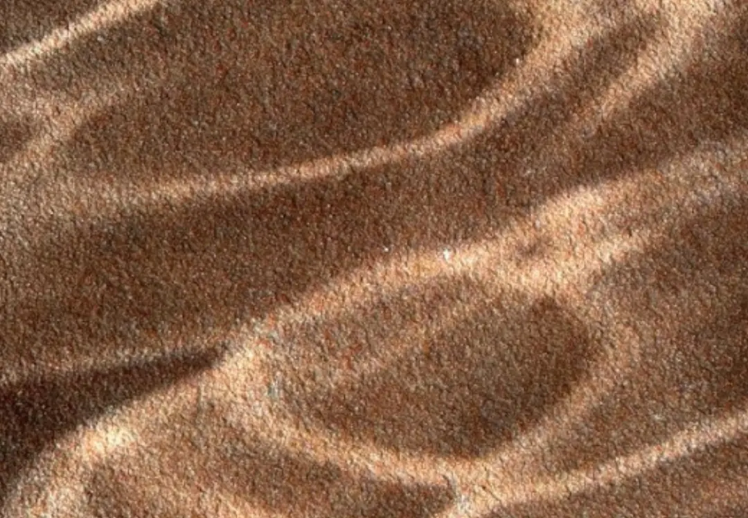 Textura de arena con reflejos de agua